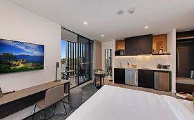 Littomore Suites Kingswood